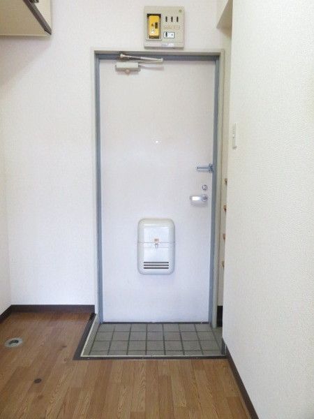 【玄関】　室内洗濯機置き場